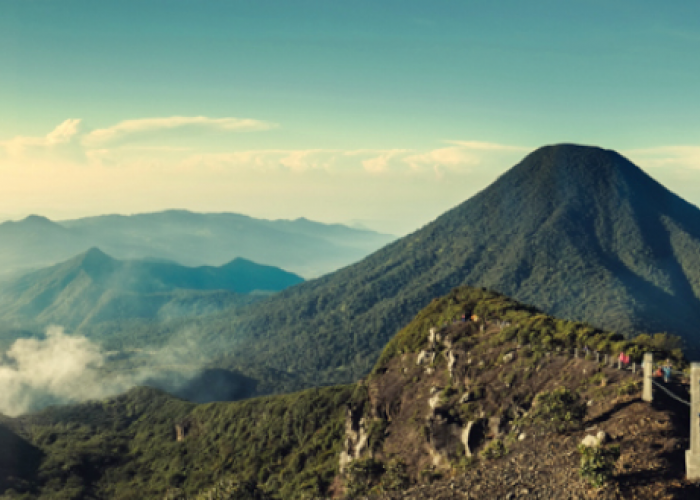 Kisah Tragic di Gunung Sudaningsih: Antara Cinta dan Misteri