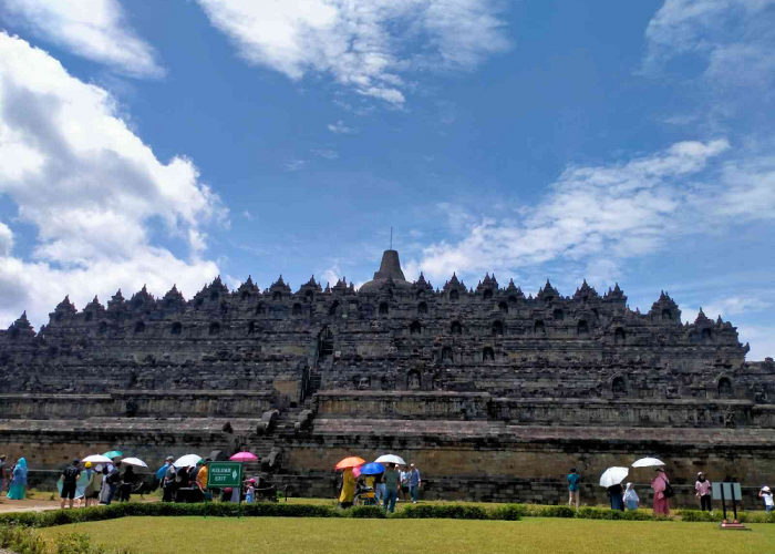 Eksplorasi 7 Candi dan Kuil Kuno Terhebat yang Masih Mengagumkan Hingga Kini, Indonesia Masuk Kategori Loh!