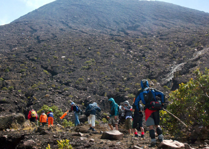 Gunung Slamet Kuncinya Pulau Jawa! Inilah Kisah Misteri Gunung Tertinggi Di Jateng