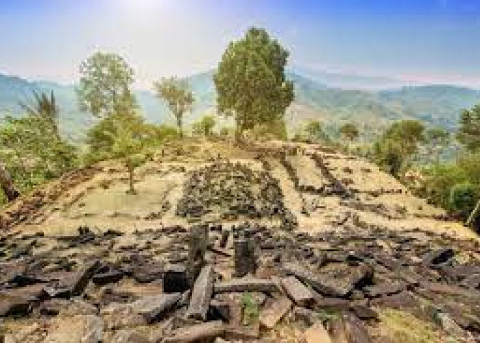 Temukan Banyak Benda Pusaka di Gunung Padang, Lantas Siapakah Dahulu yang Pernah Mendiami Situs Bersejarah ini