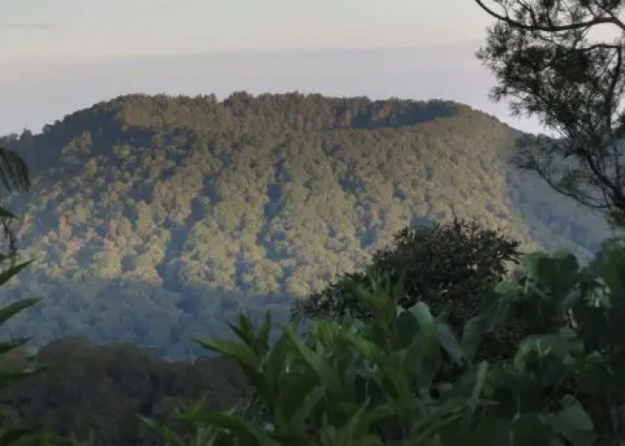 Gunung Lesung: Antara Sejarah Nama dan Misteri yang Mengelilinginya