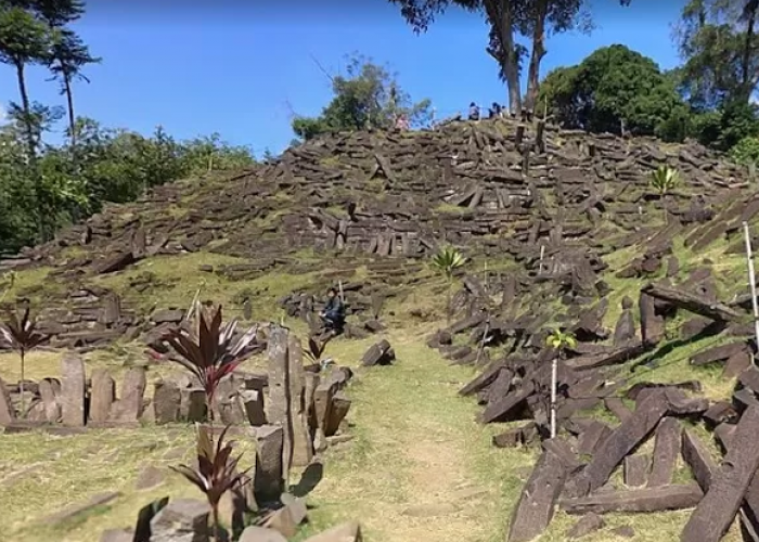 Waduh! Benarkah Piramida Tertua di Dunia di Situs Gunung Padang? Simak Faktanya Disini 