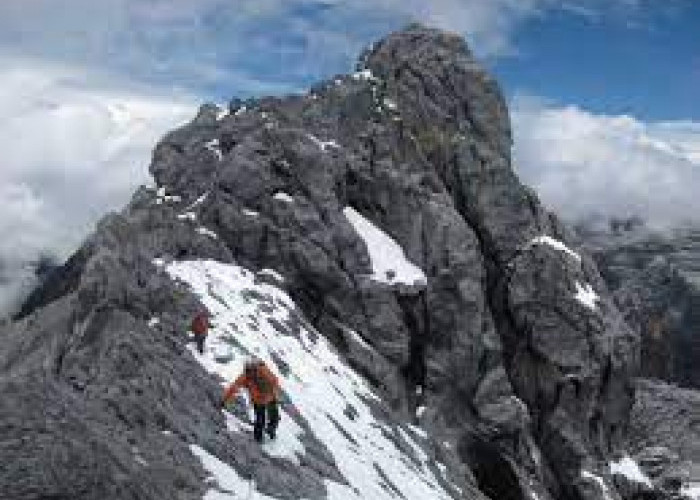 Terkenal Miliki Jalur Terjal, Gunung ini Jadi Tantangan Tersulit untuk Ditaklukkan Para Pendaki 