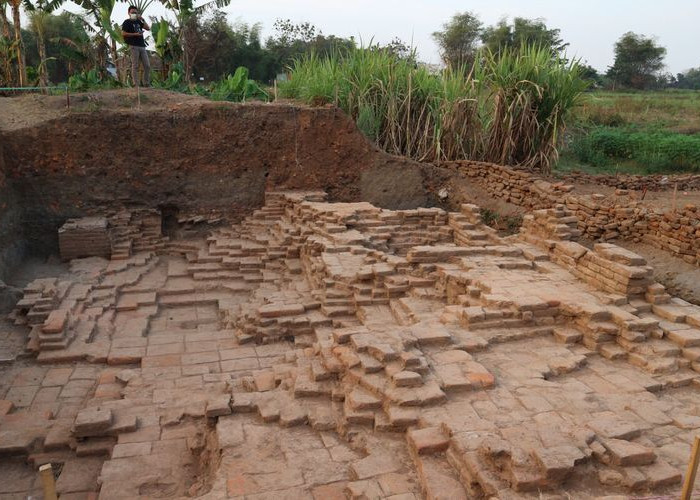 Tanah Terbelah Gegerkan Warga Gresik, Buktikan Adanya Istana Kuno yang Terkubur  
