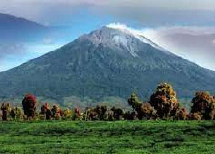 Keindahan Gunung Kerinci Diakui UNESCO! Ternyata Ada Penunggu Yang Menyeramkan, Seperti Apa Penghuni Gaib Itu?