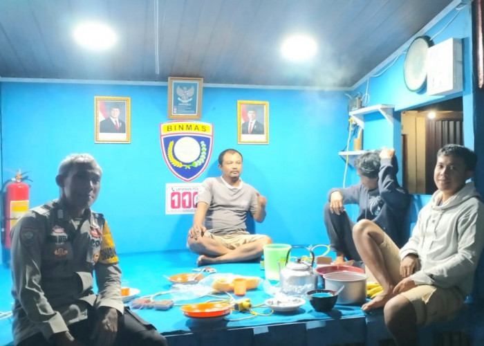 Sambangi Pos Satkamling, Bhabinkamtibmas Candi Jaya Ajak Warga Tingkatkan Kewaspadaan Kamtibmas