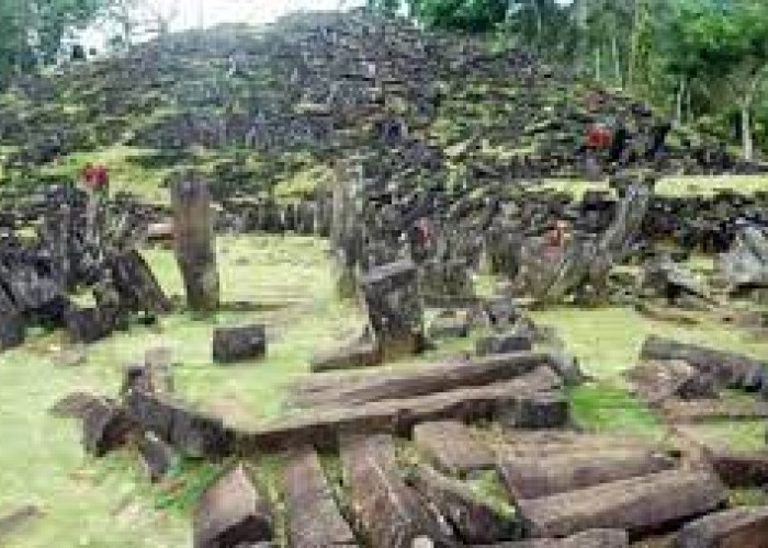 Tetap Lanjutkan Penelitian di Gunung Padang, Para Arkeolog Dibuat Bingung dengan Logam Mulia 