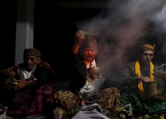 Antara Magis dan Cinta, Dukun dalam Tradisi Percintaan Suku-suku di Indonesia