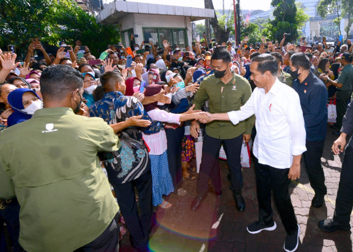 Presiden Jokowi Tinjau Aktivitas Perdagangan di Pasar Rawamangun
