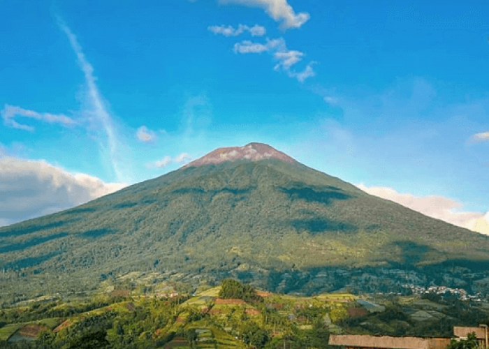 Pusaka Gunung Slamet, Mengungkap Cerita Legenda dari Gunung Agung hingga Kunci Pulau Jawa