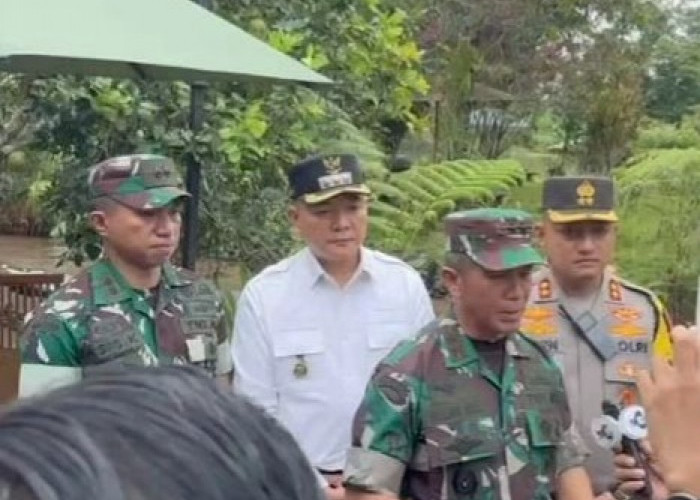 AKBP Erwin Aras Genda Dampingi Pangdam II/Swj Tinjau Lokasi Banjir, Salurkan Bantuan Sembako