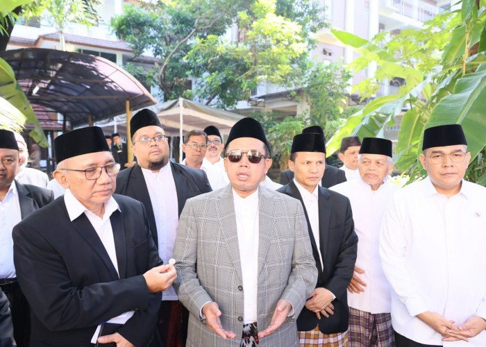 Serahkan Hewan Kurban ke Ponpes Darunnajah, Menteri Nusron: Iduladha Jadi Momentum Mempererat Kebersamaan!