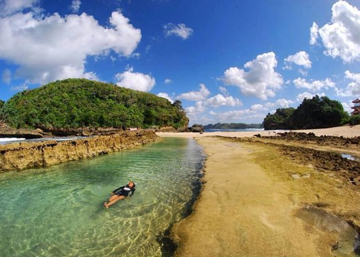 Eksplorasi Keindahan Alam di Pantai Batu Bengkung, Destinasi Wisata Impian!