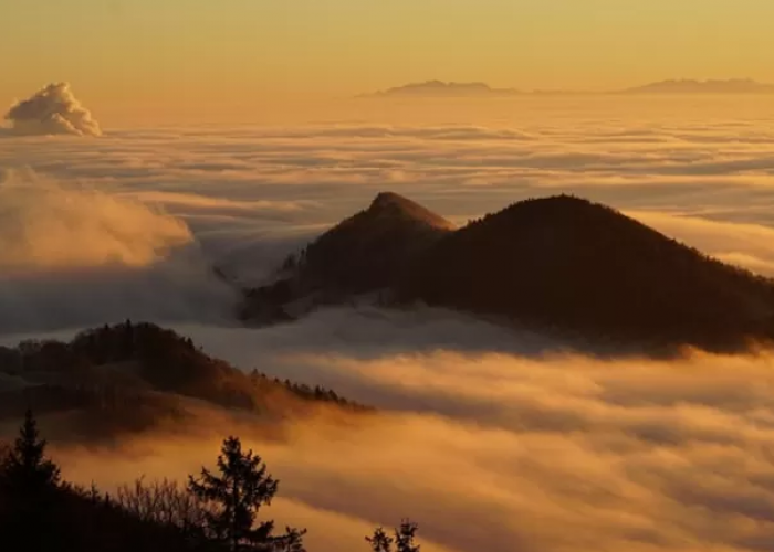 Jadi Spot Jealing Terbaik! Inilah 7 Gunung di Sumatera yang Wajib Kamu Kunjungi 