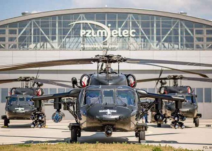 PZL Mielec Polandia Rayakan Produksi Unit Ke-100 Helikopter S-70 Black Hawk