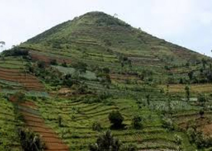 Gunung Padang, Dibangun Masa Prasejarah, 2.500 Tahun yang Lalu, Waw!