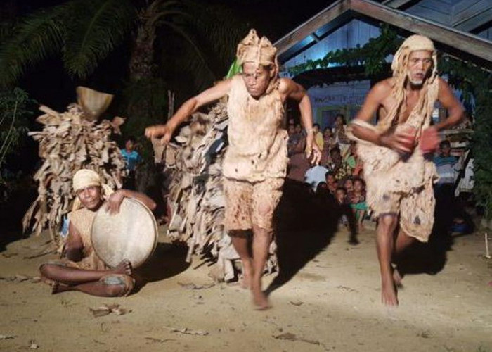 Tradisi Tanjar Ini Sangat Aneh Tapi Bikin Ketagihan, Ternyara Masih Berlangsung di Suku Polahi Goronto