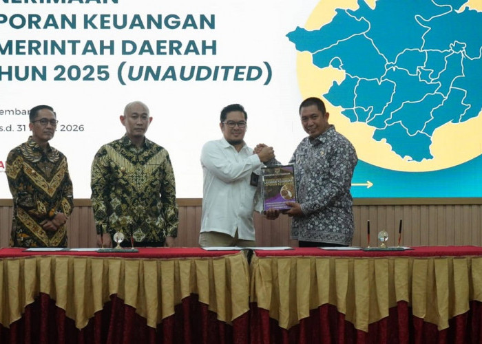 Walikota Pagar Alam Serahkan Laporan Keuangan 2025 ke BPK Sumsel