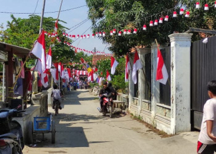 Menghidupkan Semangat Kemerdekaan, Camat Dempo Utara Handra Ajak Warga Kibarkan Bendera Merah Putih