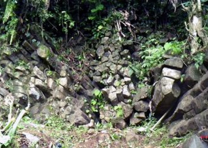 Ruang Bawah Tanah Lewat Pintu Tersembunyi Menuju Harta Karun Situs Gunung Padang, Cek Faktanya!