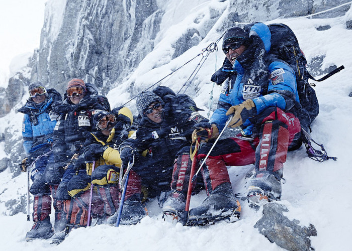 Film The Himalayas: Misi Berat Turunkan Jasad Sahabat dari Puncak Tertinggi
