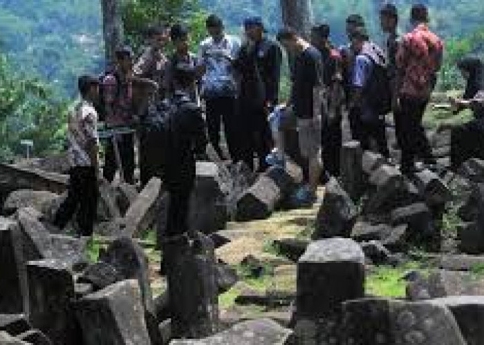  Gunung Padang Situs Megalitikum Terbesar, dengan Teknologi Canggih dari Zaman Purba!