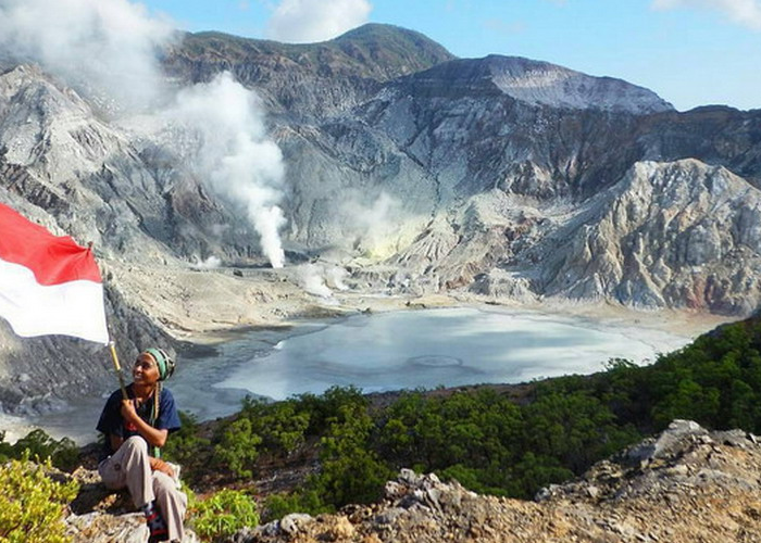 Sejarah Nama dan Misteri Gunung Sirung: Antara Keindahan dan Kehidupan Mistis