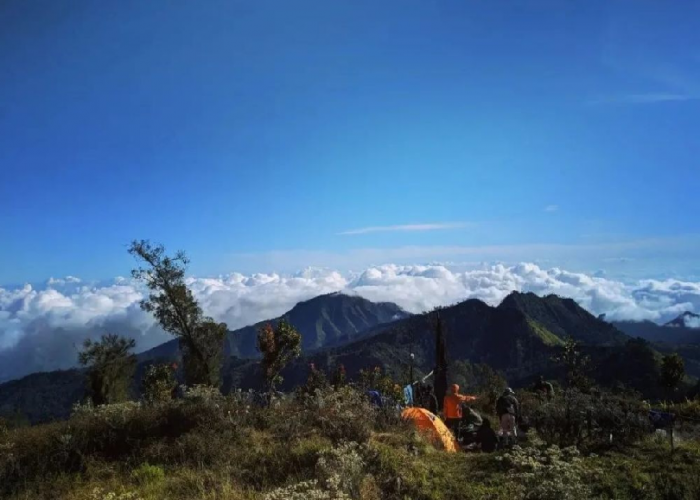 Menelisik Asal Usul dan Legenda Mistis Gunung Melihat Kalimantan