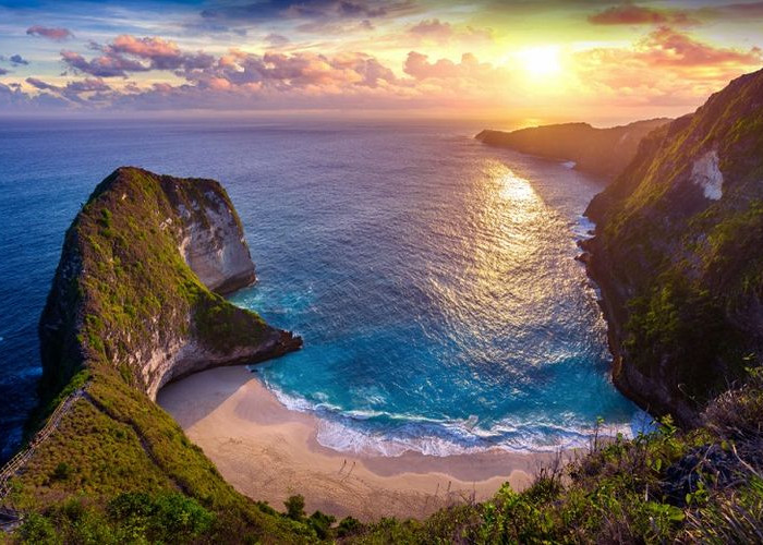 Eksplor 5  Pantai Terpopuler di Bali yang Wajib Kamu Kunjungi Saat Berlibur 