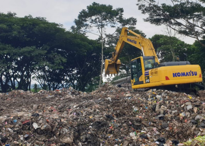 Eksvator Rusak Diganti Yang Baru, Masih Mengoperasikan Buldozer Uzur 