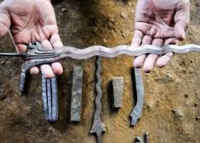 Ternyata Selain Artefak Kujang, Peneliti Temukan Koin Kuno Berusia 5200 SM Terpendam di Situs Gunung Padang
