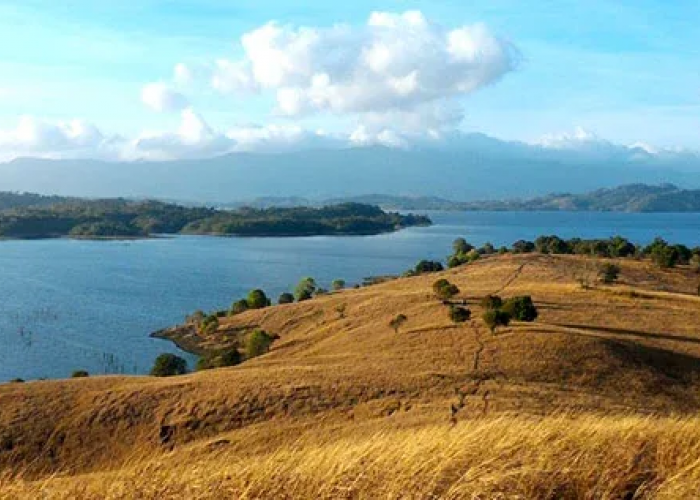 Menyelami Sejarah dan Misteri Gunung Batu Sambung, Kalimantan