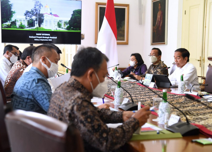 Presiden Jokowi Pimpin Rapat Terkait Evaluasi Proyek Strategis Nasional