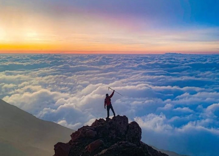 Mendaki Kejayaan! Gunung-Gunung Terkenal di Pulau Sumatera yang Harus Dikunjungi Para Pendaki
