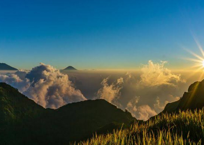 Menikmati Panorama Semarang dari Ketinggian Gunung Ungaran yang Masih Menyimpan Teka-Teki Mengerikan
