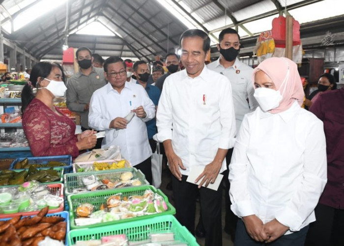 Presiden Jokowi Cek Harga Di Pasar Baturiti Tabanan