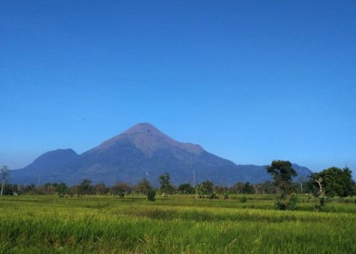 Menjaga Tradisi dan Mitos: Penelusuran Keajaiban Gunung Penanggungan