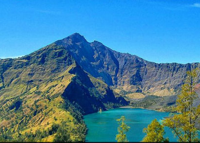 Pesona Keindahan Gunung Rinjani dan Danau Segara Anak, Wisata Alam Indonesia yang Memukau