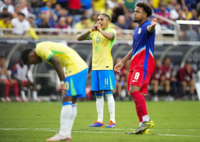Kritik Pedas Ronaldinho Terhadap Timnas Brasil, Ini Tanggapan Raphinha yang Mengejutkan!