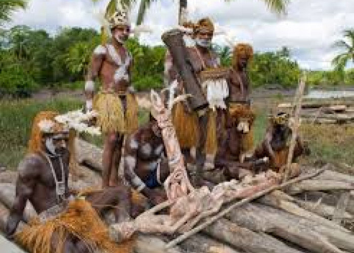 Suku Asmat, Memahami Keindahan Seni Ukir yang Menggambarkan Mitologi Asli Papua
