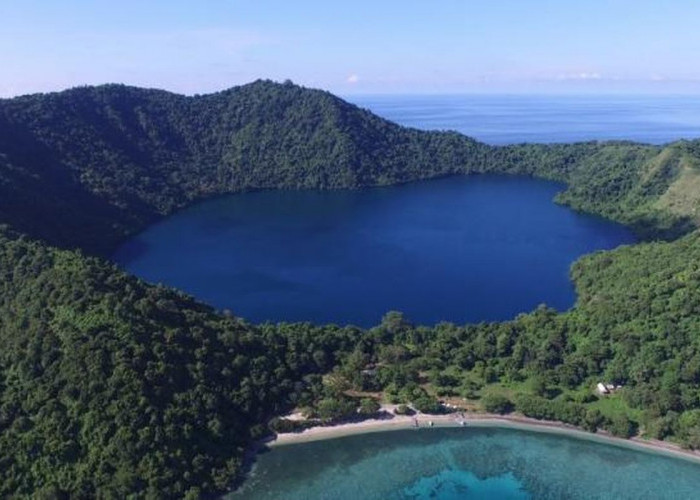  Danau Satonda: Sejarah Alam dan Legenda Mistis Pulau Vulkanik yang Menawan
