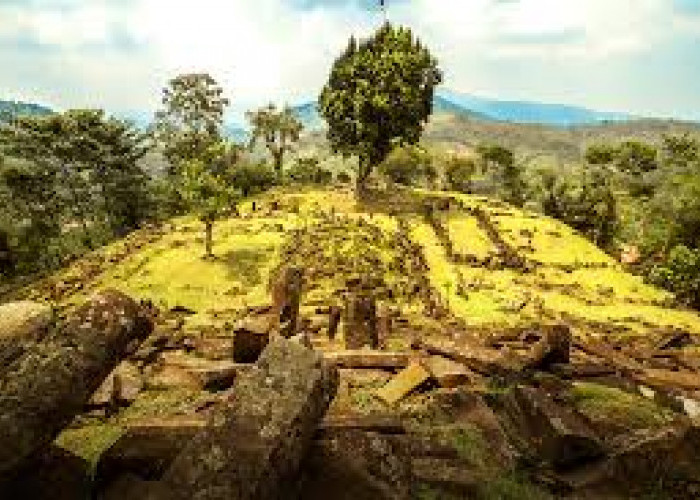  Gunung Padang, Keajaiban Arkeologi yang Menarik Perhatian Dunia, Simak Yuk, Nitizen Apa Benar?