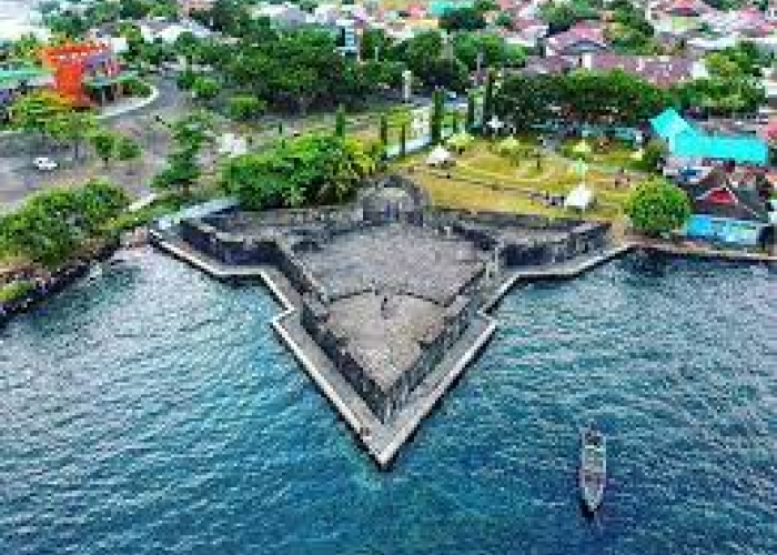 Melihat Pesona Benteng Kalamata, Wisata Sejarah yang Dikelilingi Pemandangan Indah di Maluku Utara