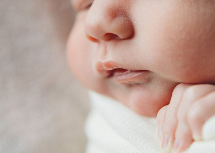 Jangan Khawatir! Begini 7 Cara Mengatasi Bibir Kering Pada Bayi 
