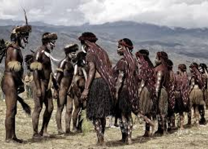 HOT NEWS: Ini 4 Suku Paling Ditakuti di Pulau Papua, Ternyata Makai Senjata Ini