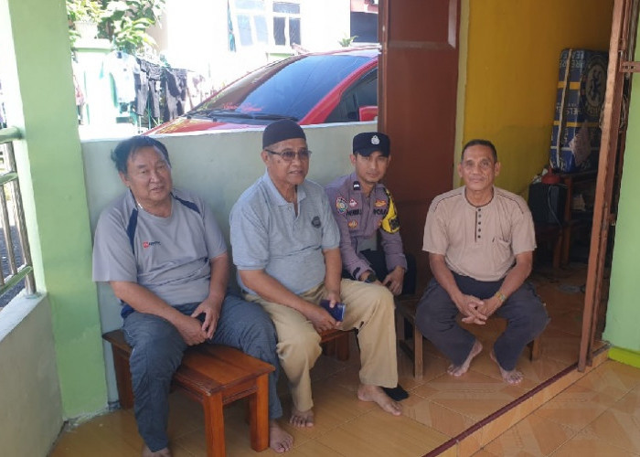 Sambang Warga, Bhabinkamtibmas Ini Sampaikan Imbauan Call Center 110 dan Waspada Longsor
