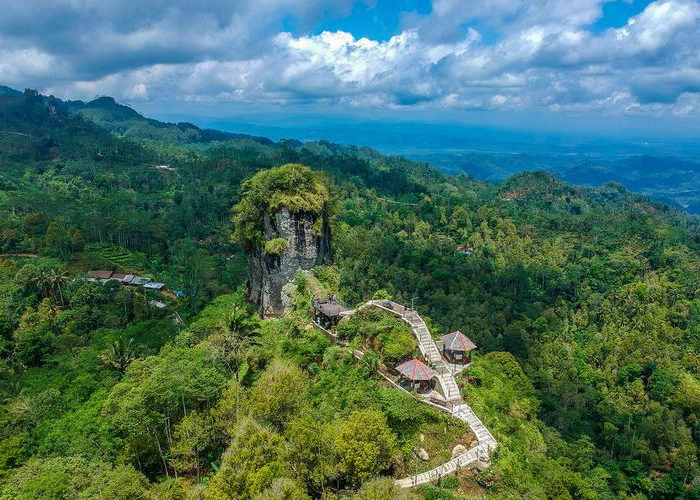 Menoreh: Jejak Sejarah Pangeran Diponegoro dan Misteri di Balik Pegunungan