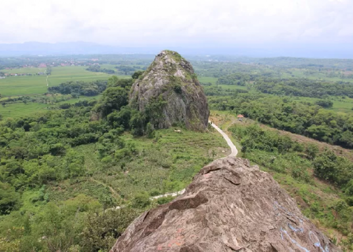 Sejarah dan Legenda Gunung Tilu: Mencari Kekuatan Magis di Alam