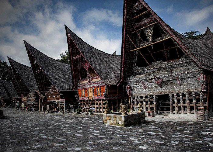 Wisata Budaya! Mengunjungi 6 Rumah Adat Terkenal di Indonesia 