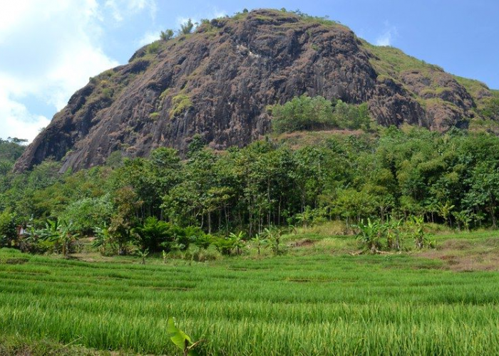 Keajaiban dan Misteri Gunung Banyak: Mengungkap Asal Usul dan Cerita di Baliknya